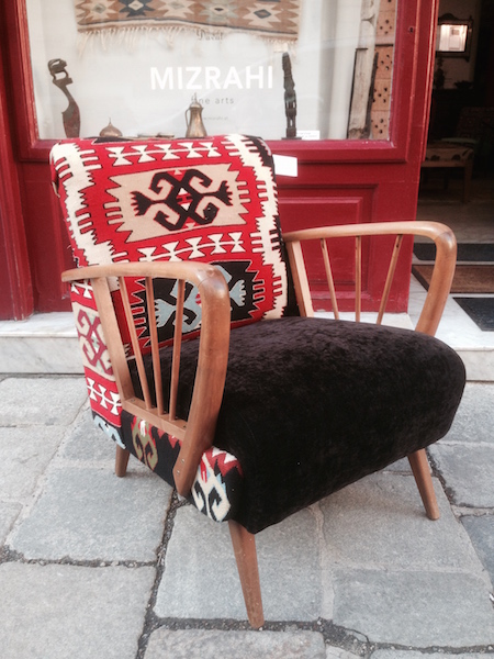 vintage fauteuil mit kelim und Samt -keshte design 