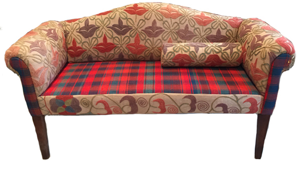 Windowseat mit Suzani Stickerei aus Usbekistan und Kelim